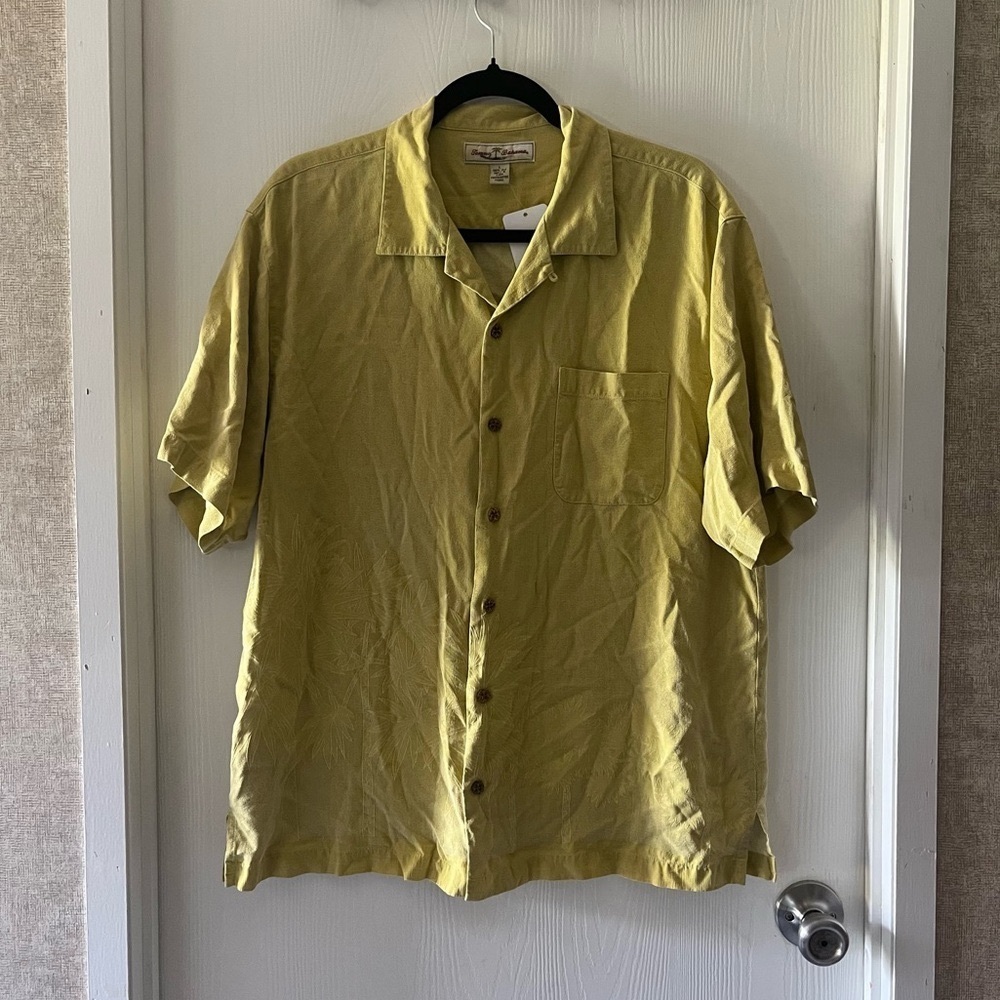Tommy Bahama Light Green Button-Up Shirt